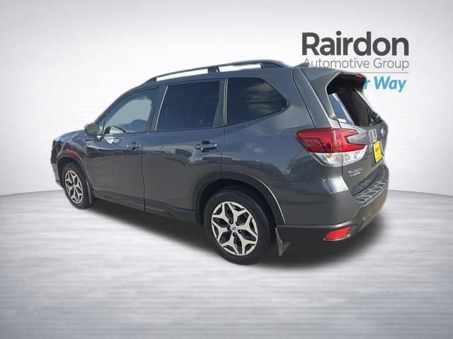 Used 2020 Subaru Forester Premium AWD/4WD image 5