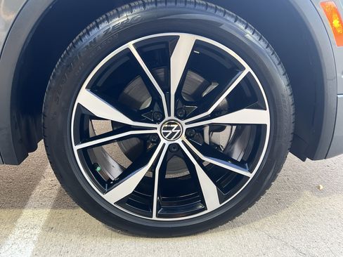 Used 2024 Volkswagen Tiguan SEL R-Line AWD/4WD image 12