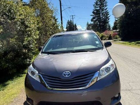 Used 2011 Toyota Sienna XLE w/ Premium Pkg FWD image 6