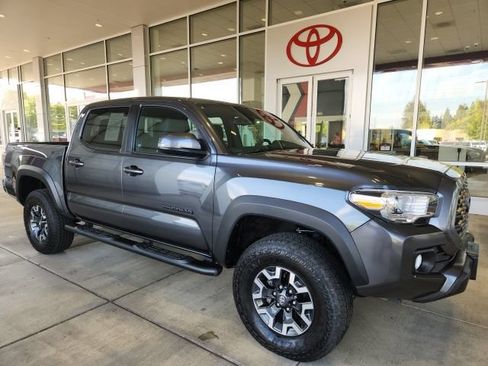 Certified 2023 Toyota Tacoma TRD Off-Road AWD/4WD image 4
