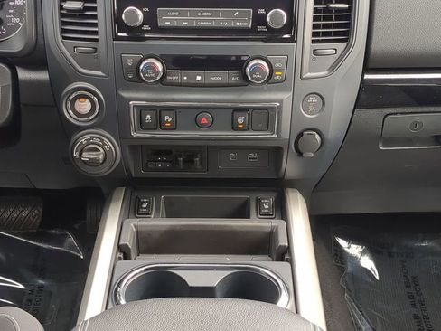 Used 2024 Nissan Titan SV w/ SV Convenience Package image 18