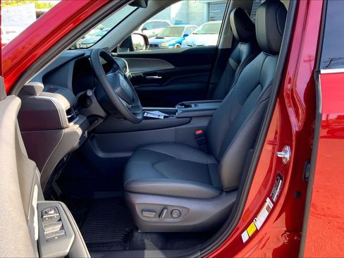 New 2026 Toyota Grand Highlander XLE image 9