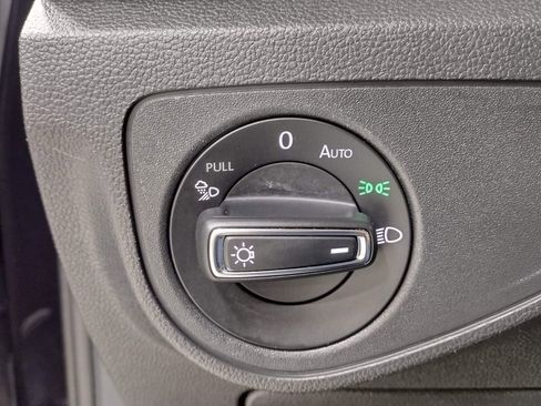 Certified 2022 Volkswagen Atlas Cross Sport SE image 27