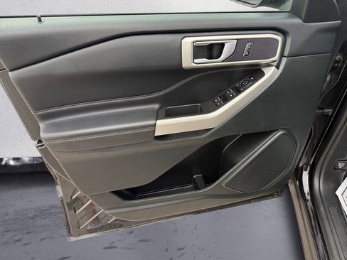 Used 2024 Ford Explorer XLT w/ Equipment Group 202A image 18