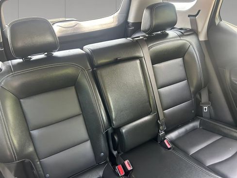 Used 2024 GMC Terrain SLT AWD/4WD image 18