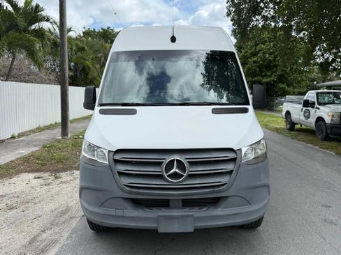 Used 2021 Mercedes-Benz Sprinter 2500 image 4