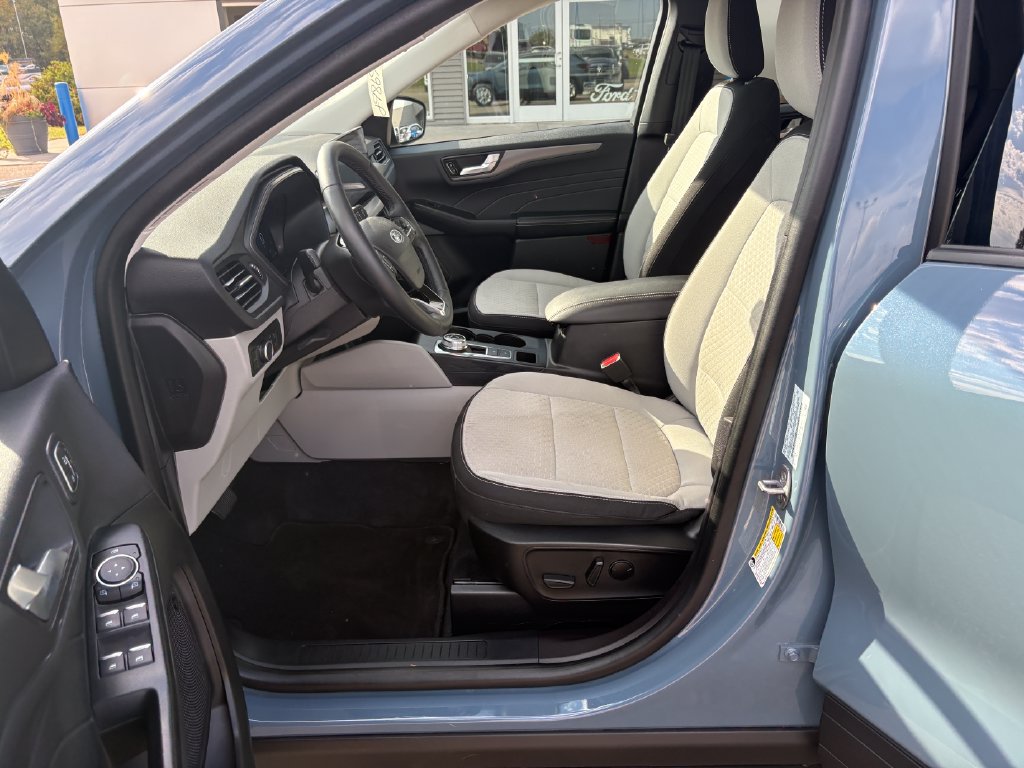 Used 2023 Ford Escape Active w/ Tech Pack #2 AWD/4WD image 11