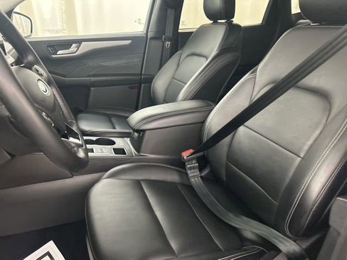 Used 2025 Ford Escape Platinum image 9