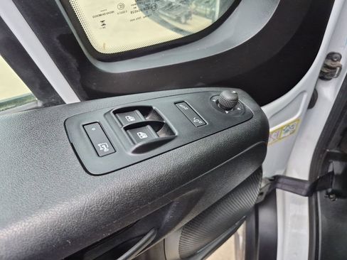Used 2025 RAM ProMaster 2500 w/ Convenience Group FWD image 9