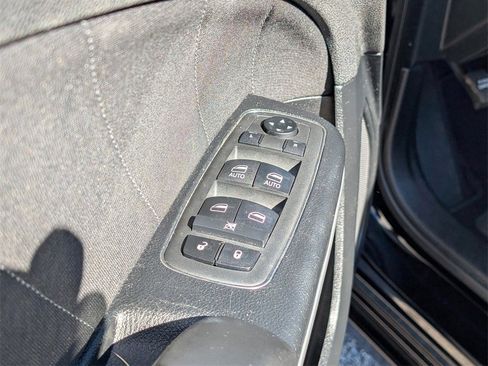 Used 2019 Dodge Charger SXT image 16