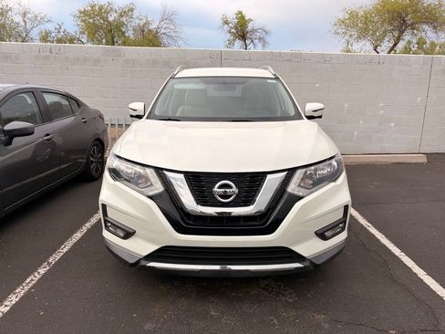Used 2017 Nissan Rogue SV w/ SV Premium Package FWD image 3