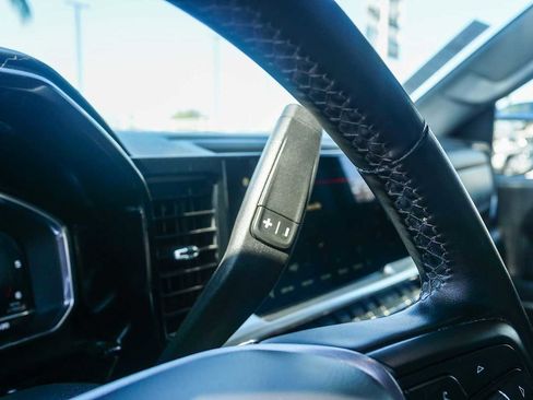 Used 2024 GMC Sierra 1500 SLT image 9