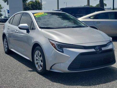 Used 2024 Toyota Corolla LE FWD image 2