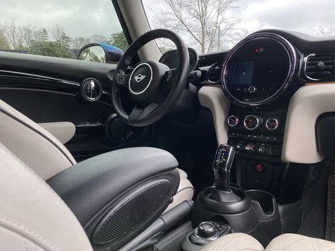 Used 2024 MINI Cooper 2-Door Hardtop w/ Signature Upholstery Package image 6