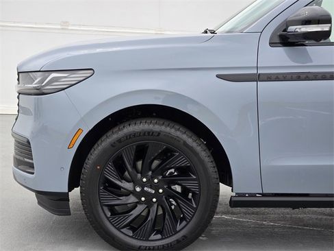 New 2025 Lincoln Navigator Reserve w/ Jet Appearance Package image 9