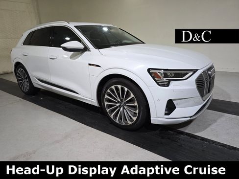 Used 2019 Audi e-tron Prestige w/ Prestige Package image 1