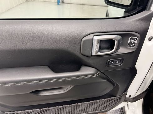 Used 2021 Jeep Wrangler Unlimited Sahara AWD/4WD image 21