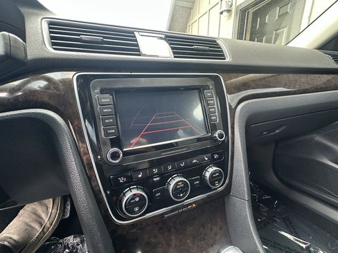 Used 2014 Volkswagen Passat TDI SEL Premium FWD image 40