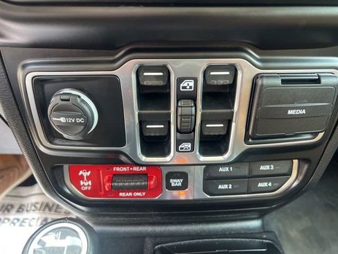Used 2020 Jeep Wrangler Unlimited Rubicon w/ Dual Top Group AWD/4WD image 28
