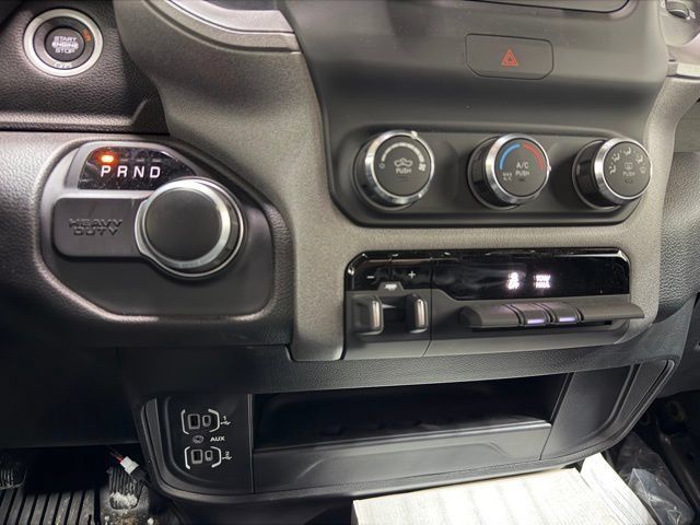 Used 2024 RAM 2500 Tradesman w/ Chrome Appearance Group AWD/4WD image 14