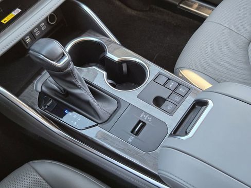 Used 2023 Toyota Highlander Limited image 23