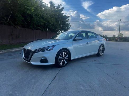 Used 2022 Nissan Altima 2.5 SL image 1