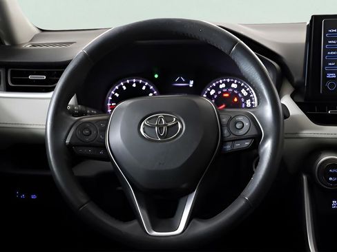 Used 2020 Toyota RAV4 XLE Premium image 22