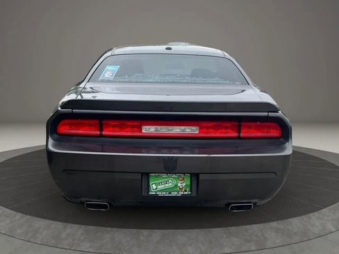 Used 2014 Dodge Challenger SXT RWD image 6