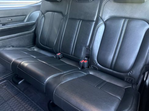 Used 2023 Jeep Wagoneer Series III w/ Preferred Equipment Group AWD/4WD image 15