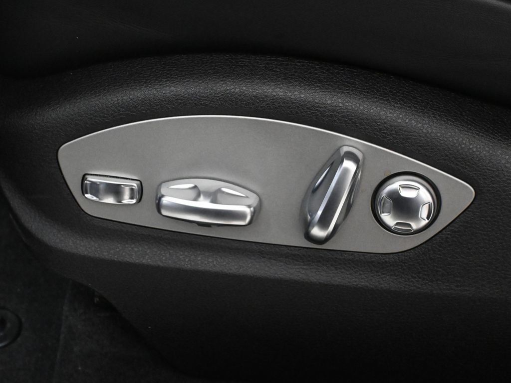 Used 2026 Porsche Macan AWD/4WD image 30