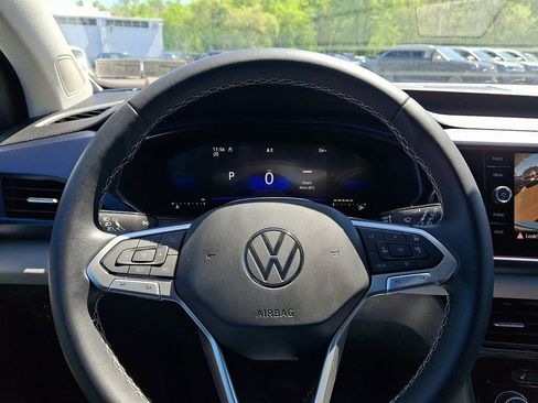 Certified 2023 Volkswagen Taos SE w/ Panoramic Sunroof Package AWD/4WD image 19