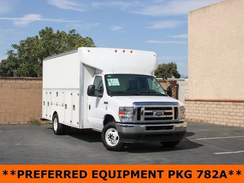Used 2023 Ford E-450 and Econoline 450 Super Duty w/ Power Windows & Locks Group image 2