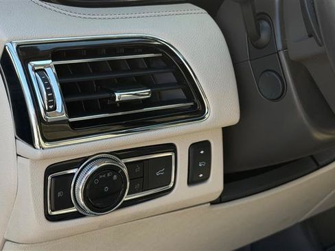 Used 2021 Lincoln Navigator Reserve w/ Luxury Package AWD/4WD image 23