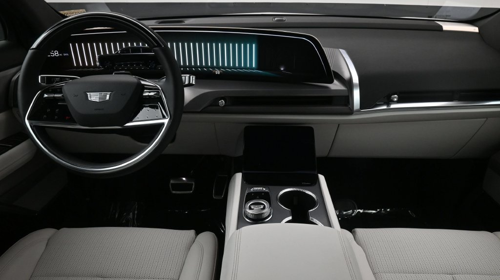 Certified 2027 Cadillac Vistiq Sport AWD/4WD image 4