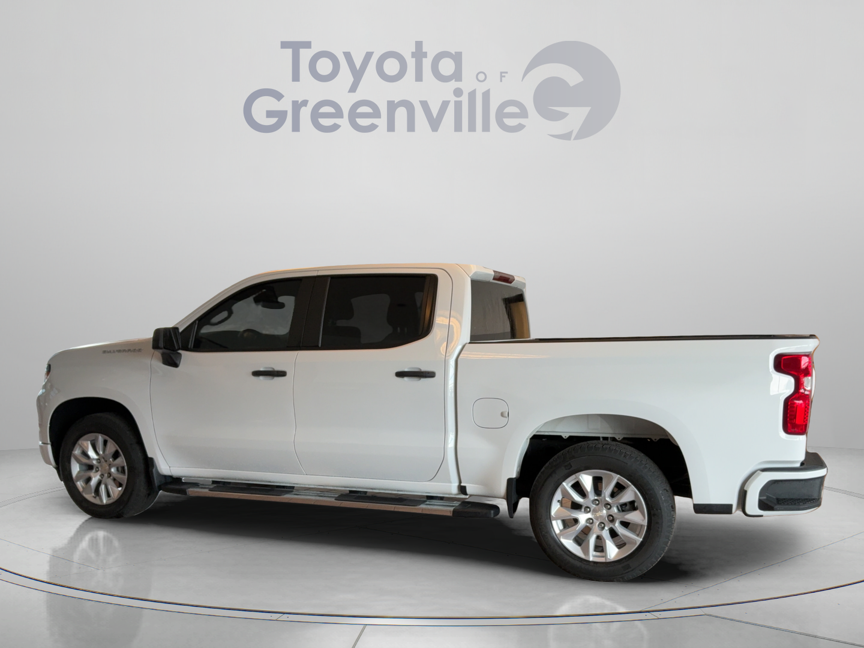 Used 2024 Chevrolet Silverado 1500 Custom RWD image 2