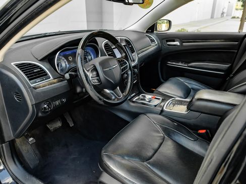 Used 2018 Chrysler 300 Limited RWD image 19
