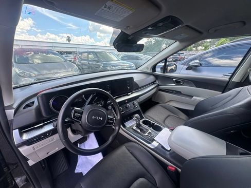 Certified 2024 Kia Carnival LX FWD image 8