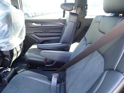 New 2025 Jeep Grand Cherokee L Altitude image 13