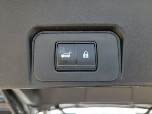 Used 2026 Nissan Rogue SV FWD image 8