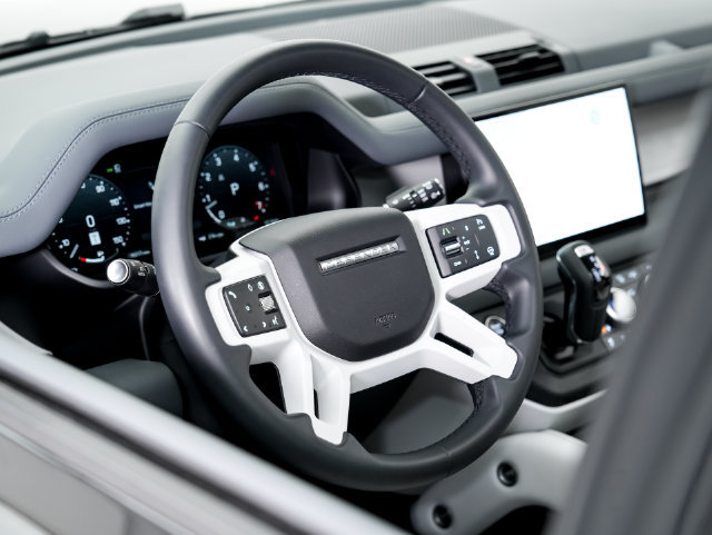 Used 2025 Land Rover Defender 110 S AWD/4WD image 9