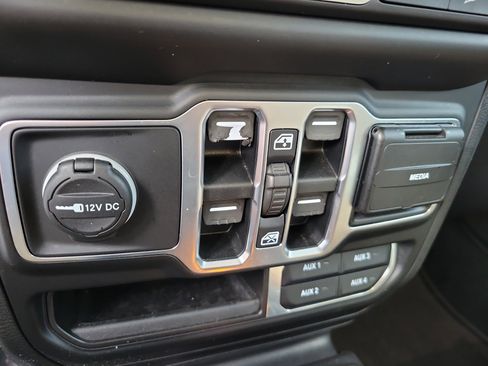 Used 2021 Jeep Wrangler Unlimited Sahara image 18