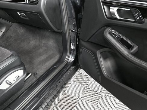 Certified 2020 Porsche Macan image 27