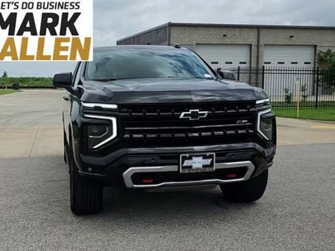 Used 2025 Chevrolet Suburban Z71 AWD/4WD image 3