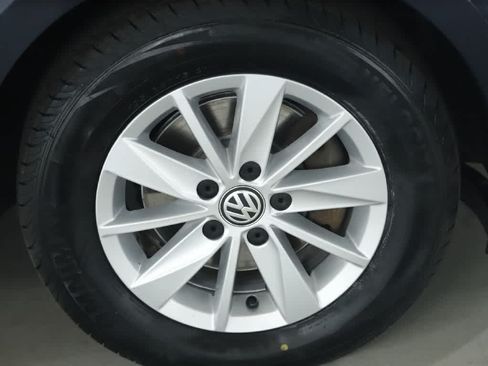Used 2016 Volkswagen Golf S FWD image 10