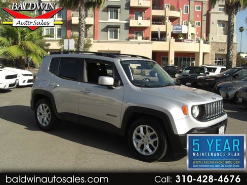 Used 2017 Jeep Renegade Latitude FWD image 1