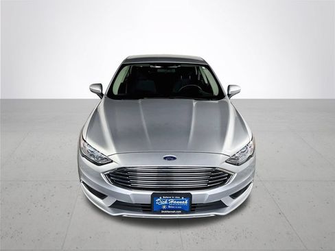 Used 2017 Ford Fusion SE FWD image 3