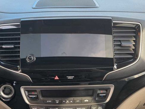 Used 2022 Honda Pilot Touring image 17