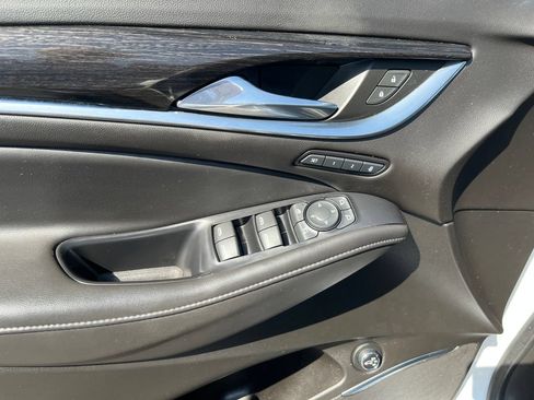 Used 2021 Buick Enclave Avenir w/ Avenir Technology Package AWD/4WD image 10