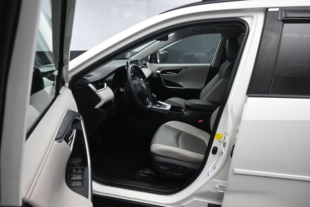 Used 2019 Toyota RAV4 Limited w/ Carpet Mat Package AWD/4WD image 11