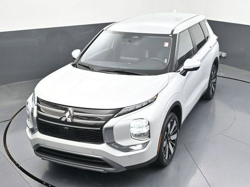 Used 2025 Mitsubishi Outlander SE FWD image 39